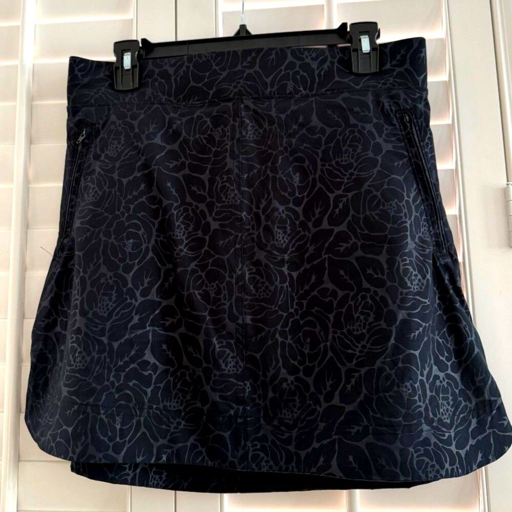 Orvis Black Charcoal Embossed Floral Active Skort Medium